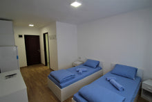 Load image into Gallery viewer, Cazare pentru firme 80lei/camera 40lei/persoana Bujac, Arad