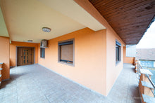 Load image into Gallery viewer, Vila in stil spaniol