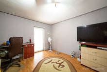 Load image into Gallery viewer, Casa in Arad - Poltur