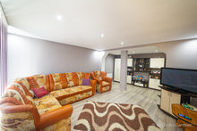 Load image into Gallery viewer, Casa in Arad - Poltur