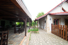 Load image into Gallery viewer, Casa Zimandcuz + Restaurant/local cu terasa de vânzare!!!